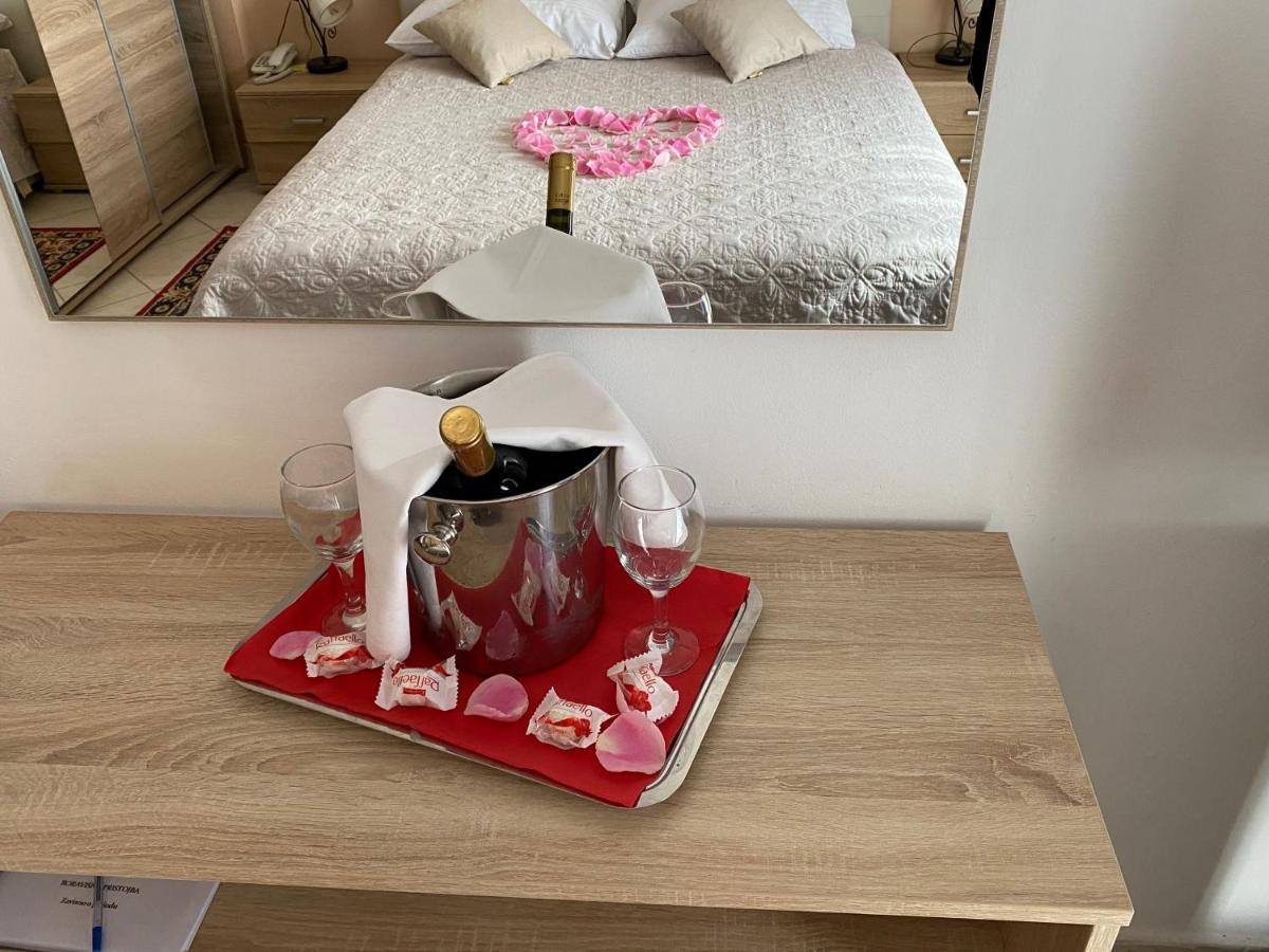 Hotel Aurora Pula Luaran gambar