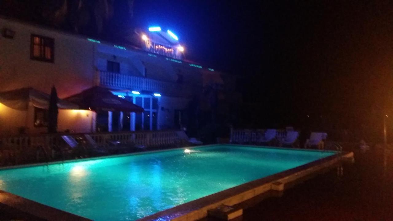 Hotel Aurora Pula Luaran gambar