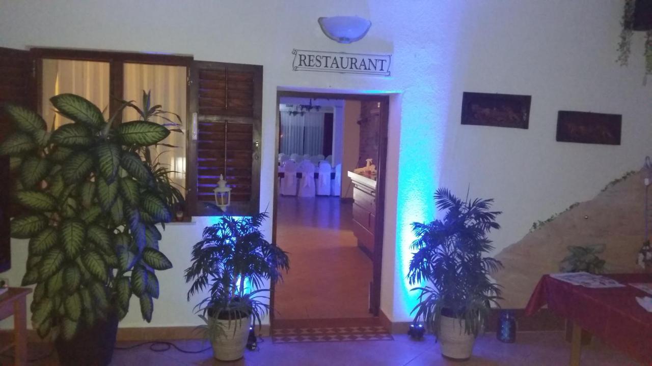 Hotel Aurora Pula Luaran gambar